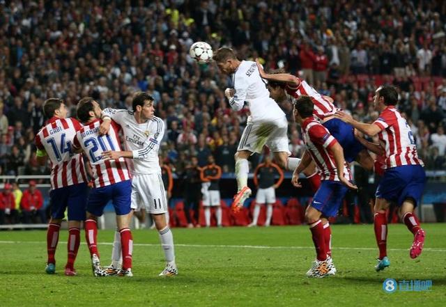 向他投去了 向他投去了